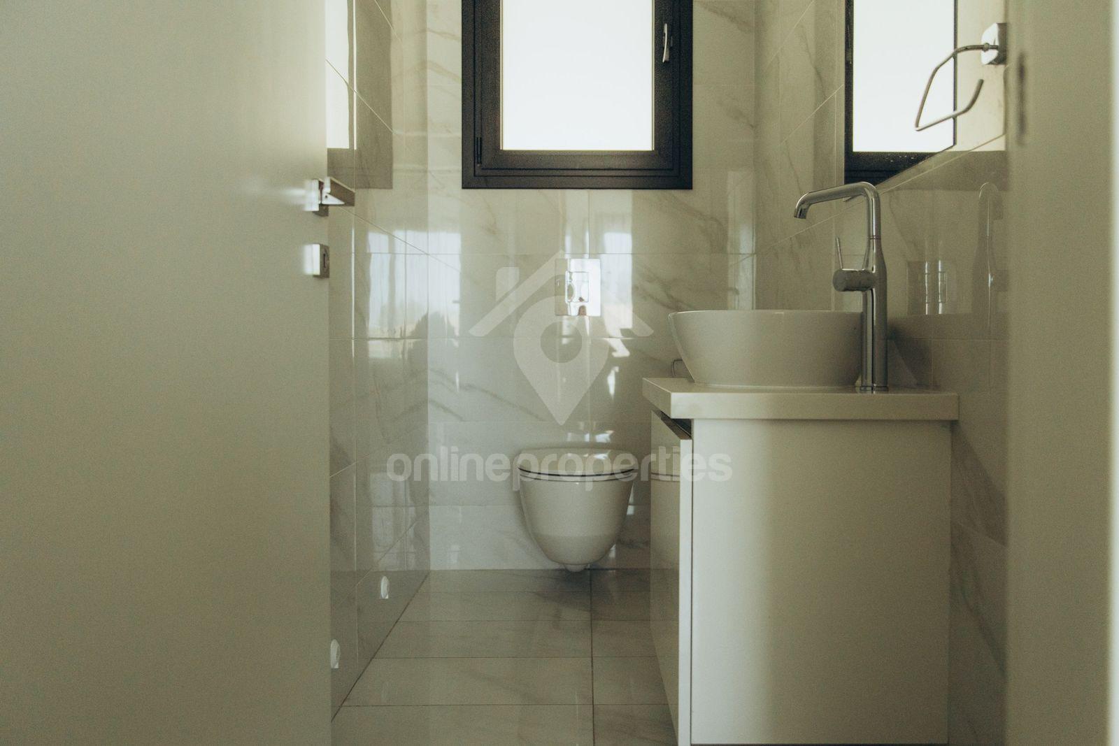 To change image, hover mouse over thumbnails below