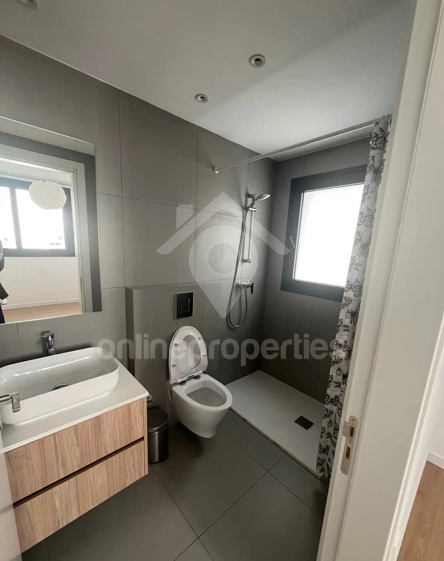 To change image, hover mouse over thumbnails below