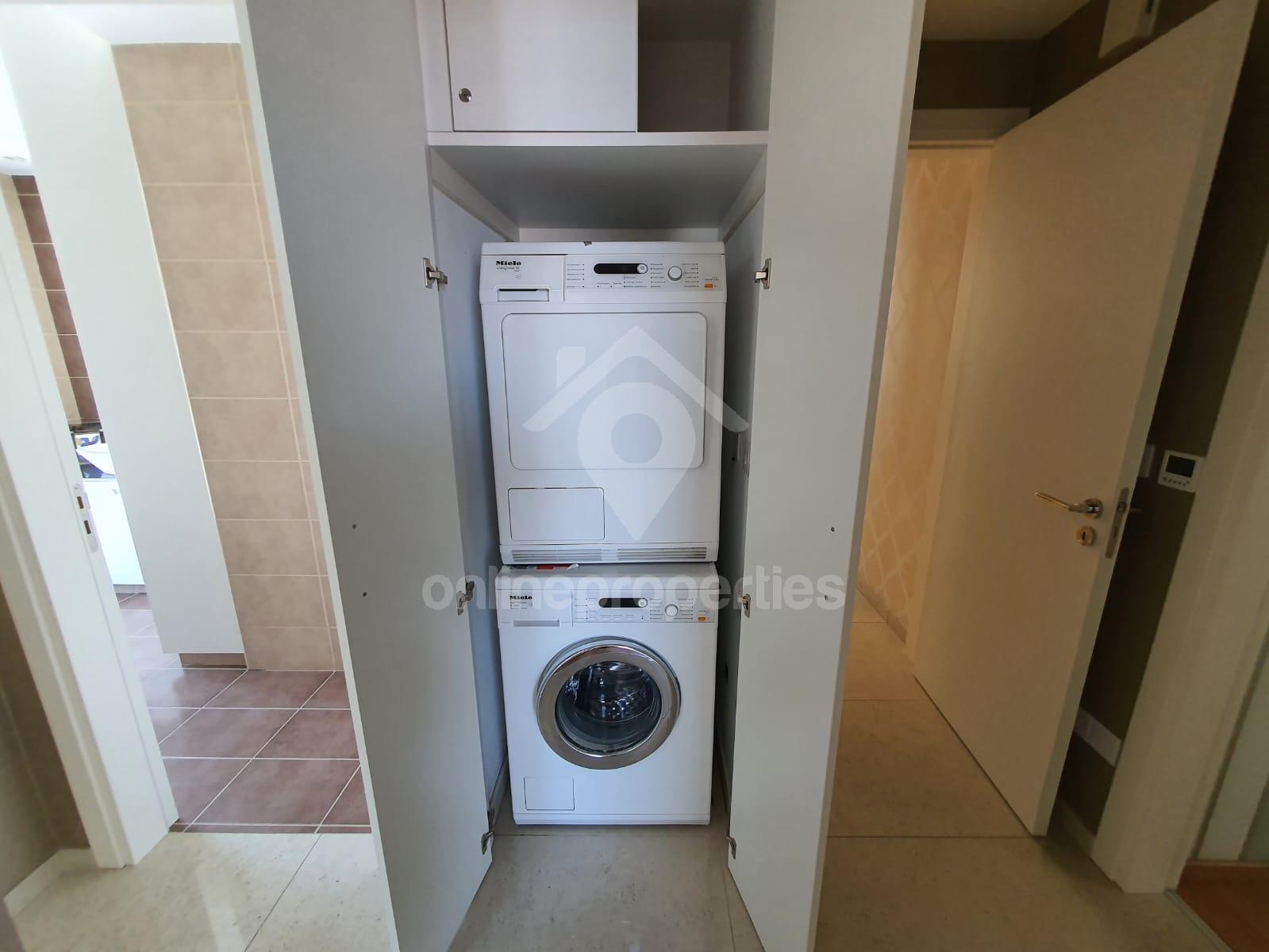 To change image, hover mouse over thumbnails below