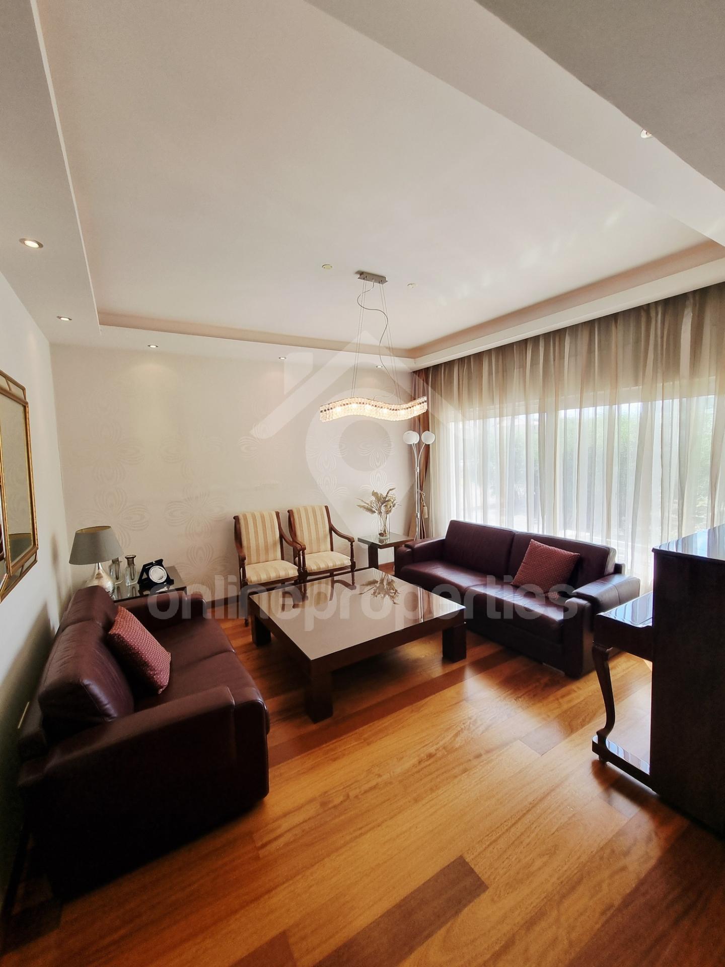 To change image, hover mouse over thumbnails below