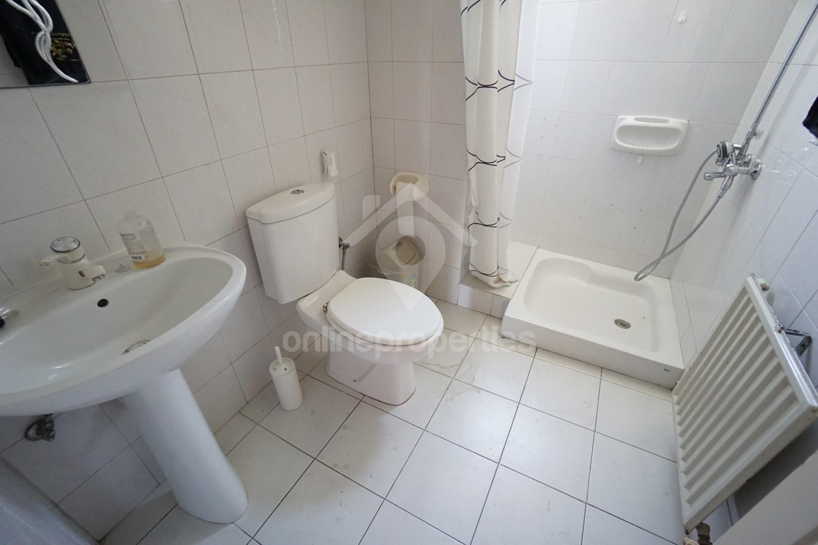 To change image, hover mouse over thumbnails below