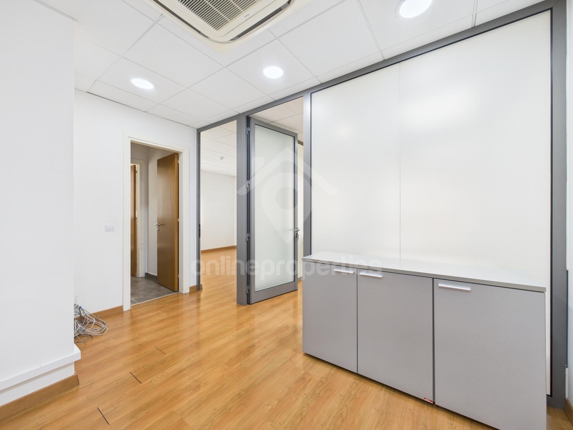 To change image, hover mouse over thumbnails below