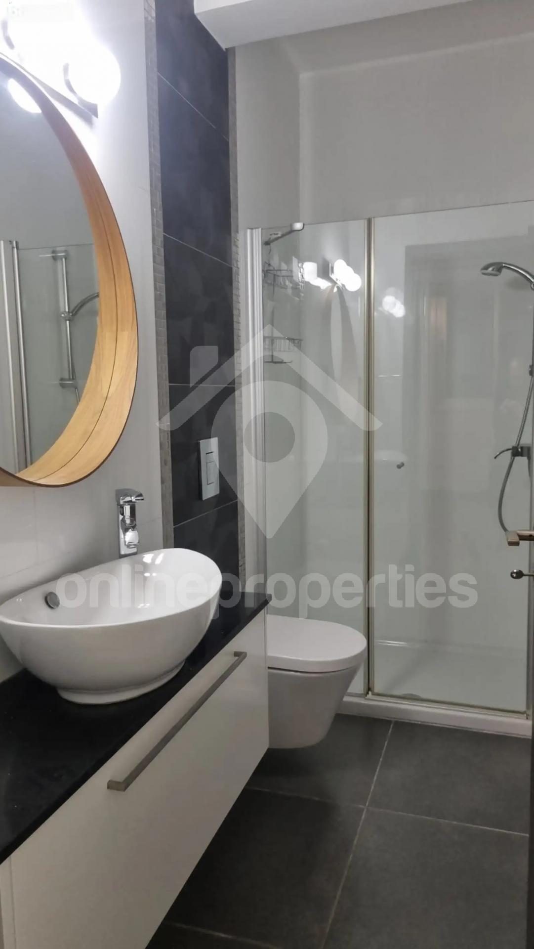 To change image, hover mouse over thumbnails below