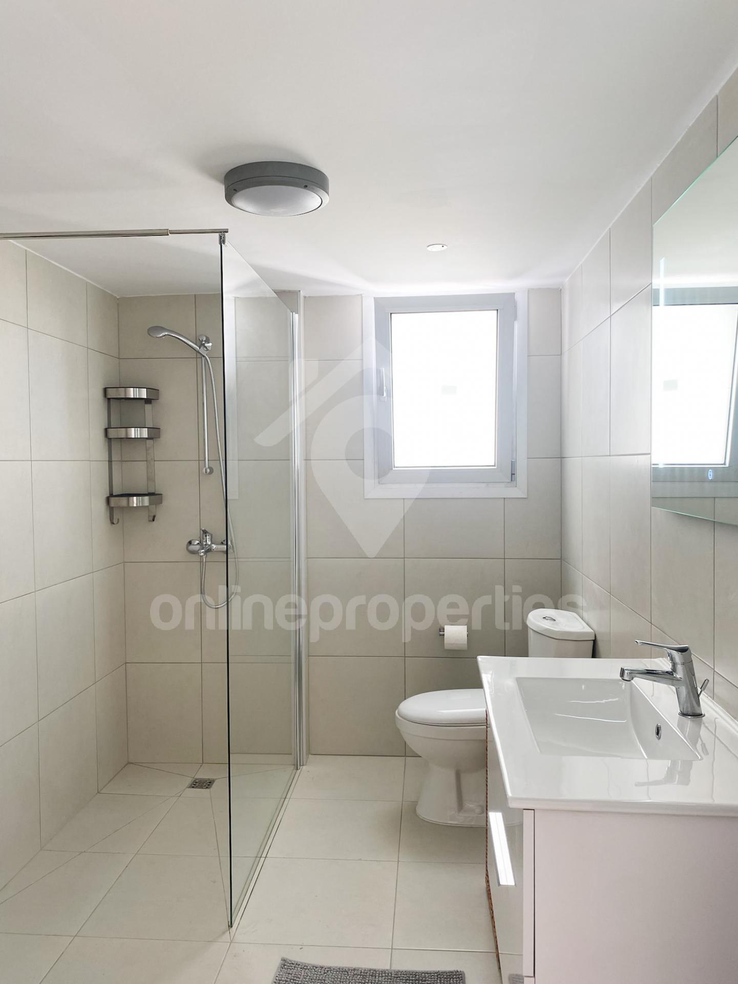 To change image, hover mouse over thumbnails below