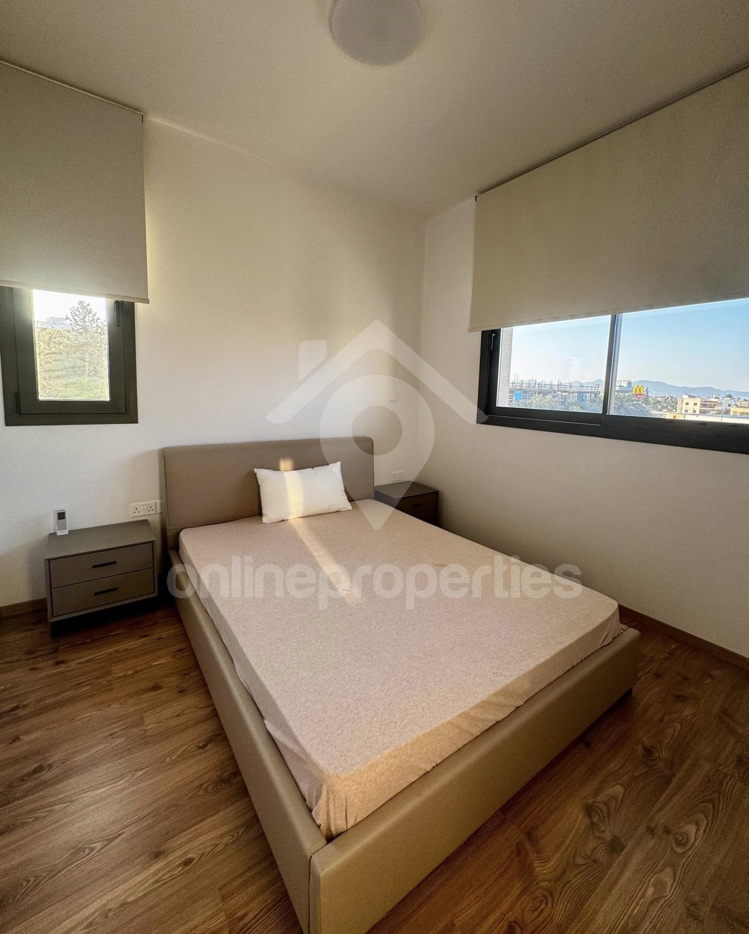 To change image, hover mouse over thumbnails below