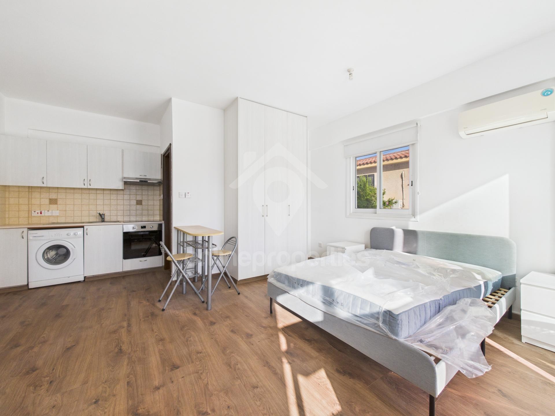 To change image, hover mouse over thumbnails below