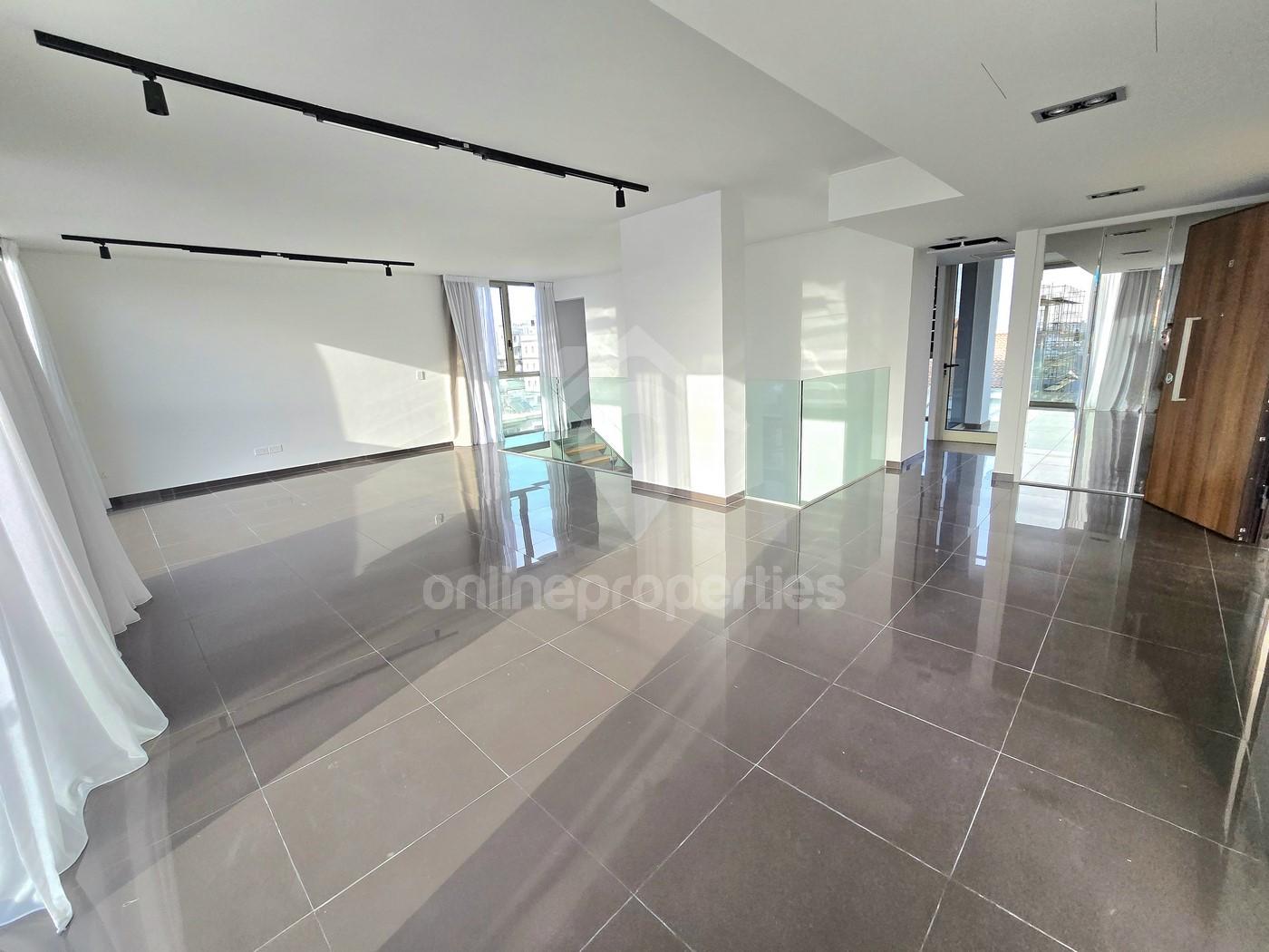 To change image, hover mouse over thumbnails below