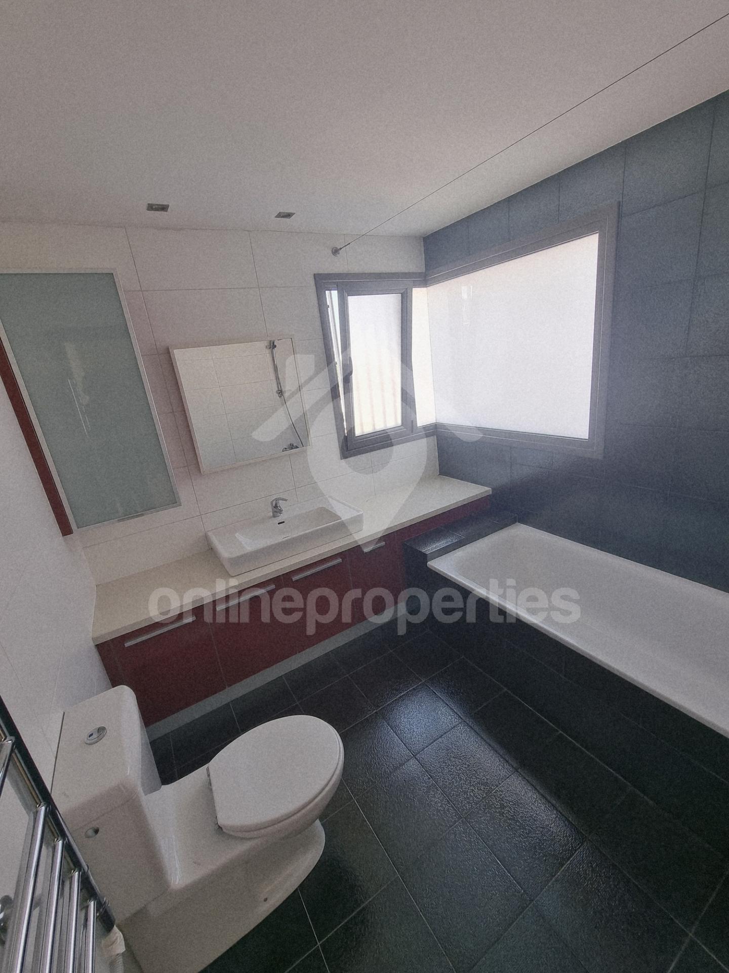 To change image, hover mouse over thumbnails below