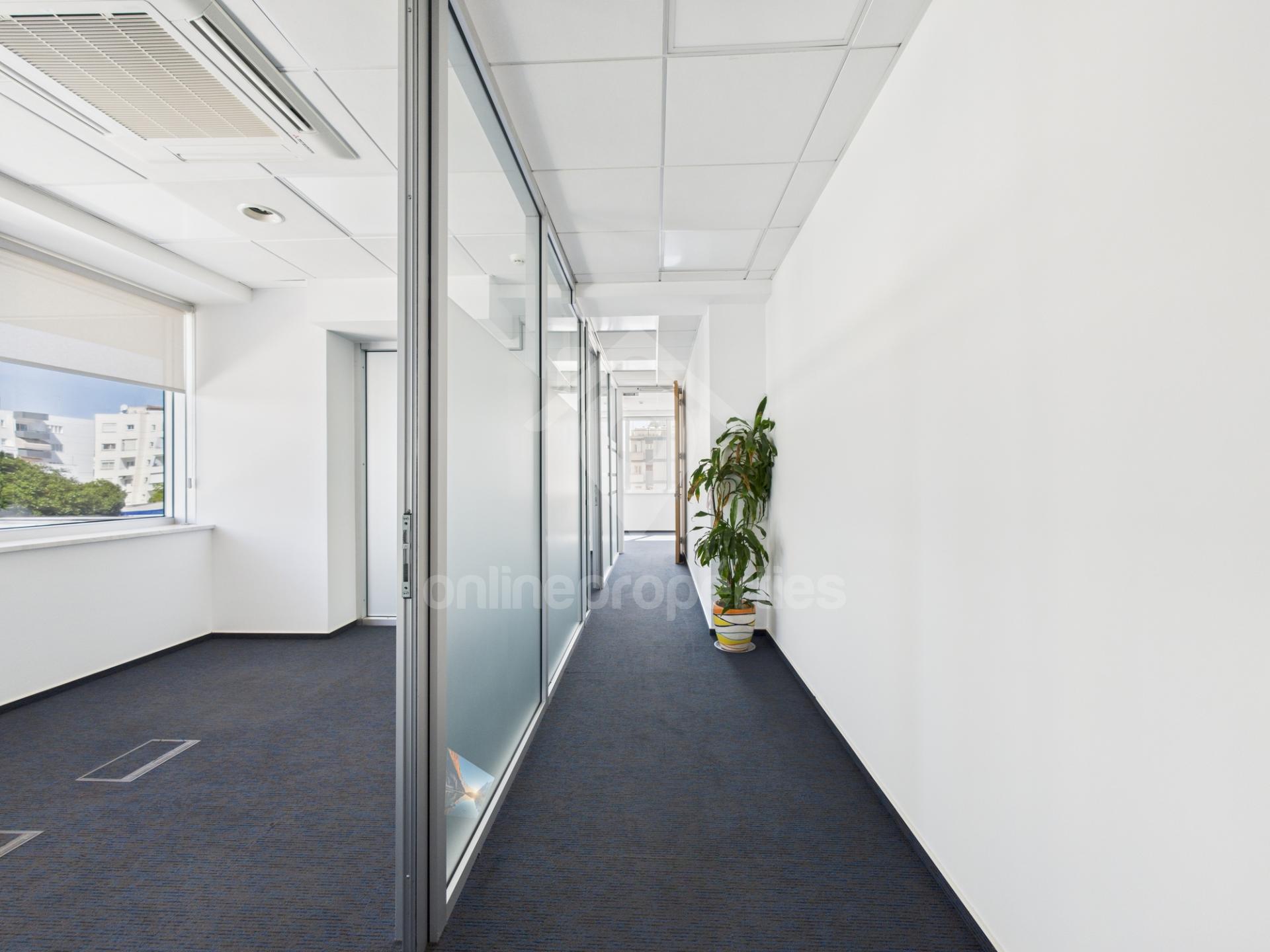 To change image, hover mouse over thumbnails below