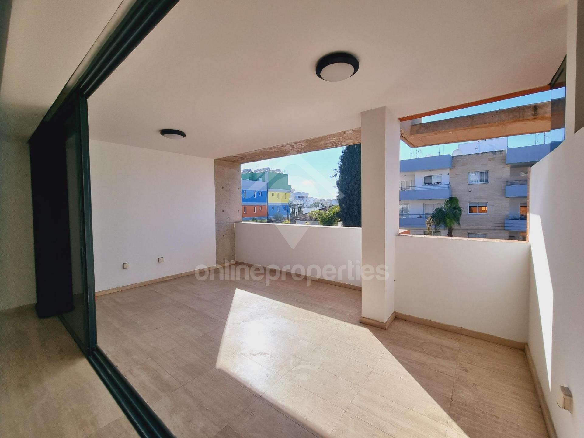 To change image, hover mouse over thumbnails below