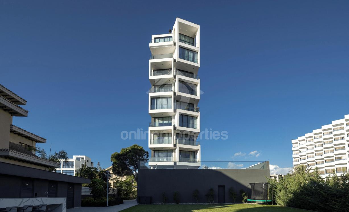 To change image, hover mouse over thumbnails below