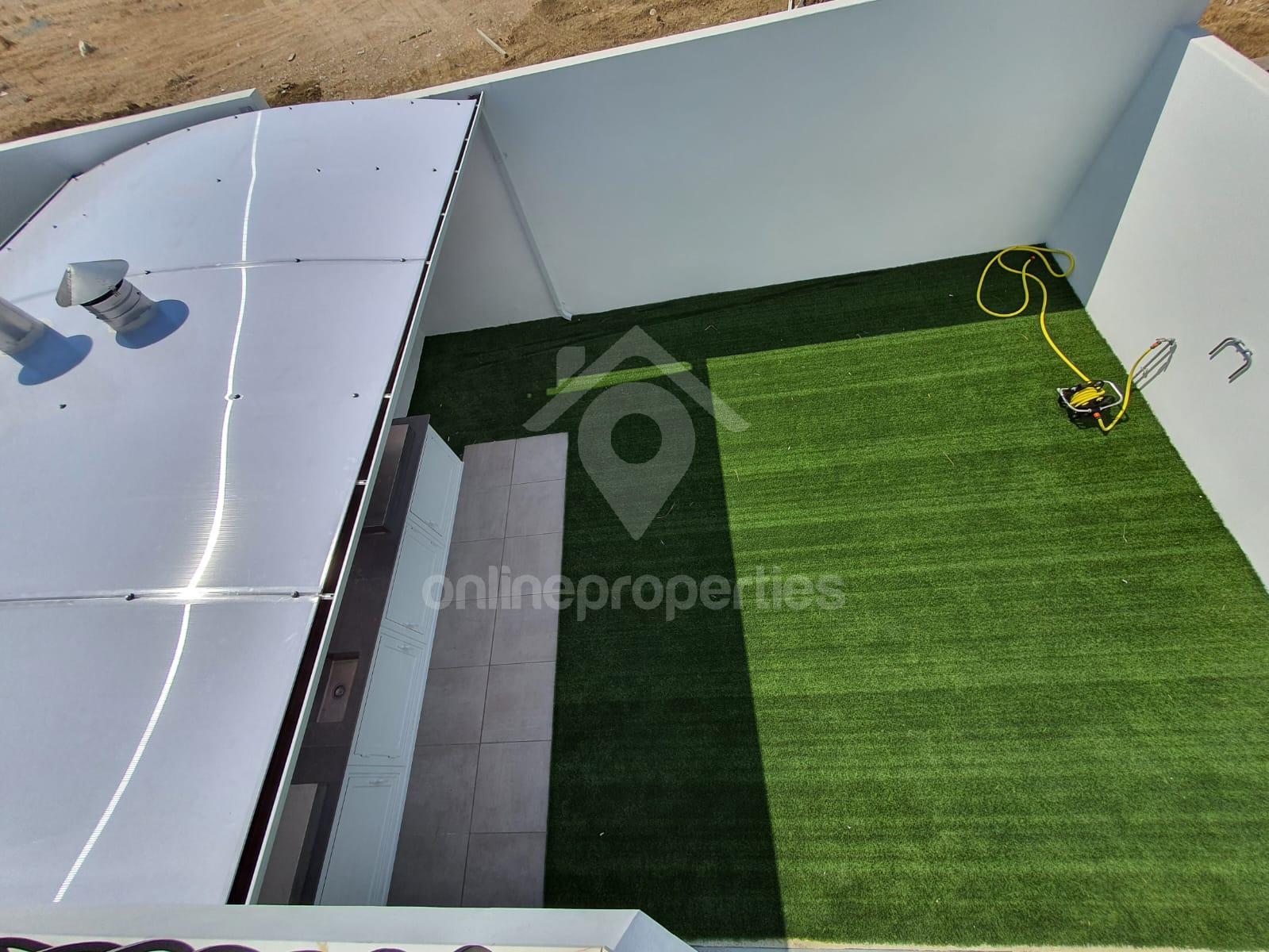 To change image, hover mouse over thumbnails below