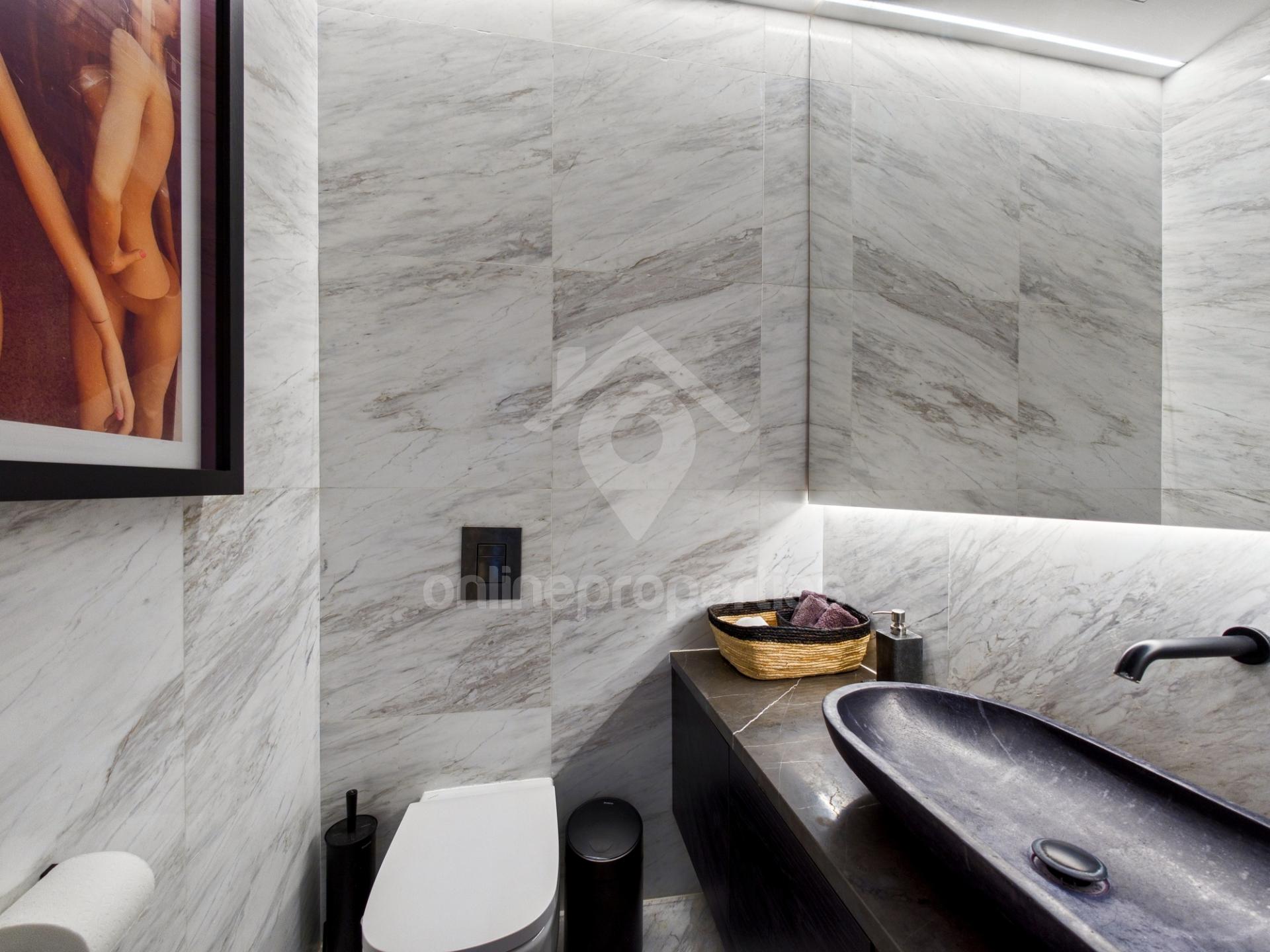 To change image, hover mouse over thumbnails below