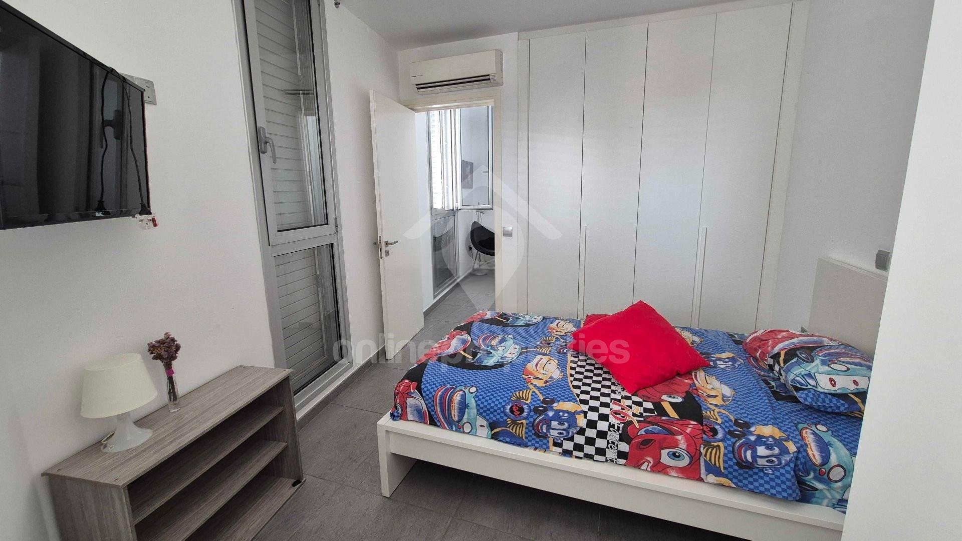 To change image, hover mouse over thumbnails below