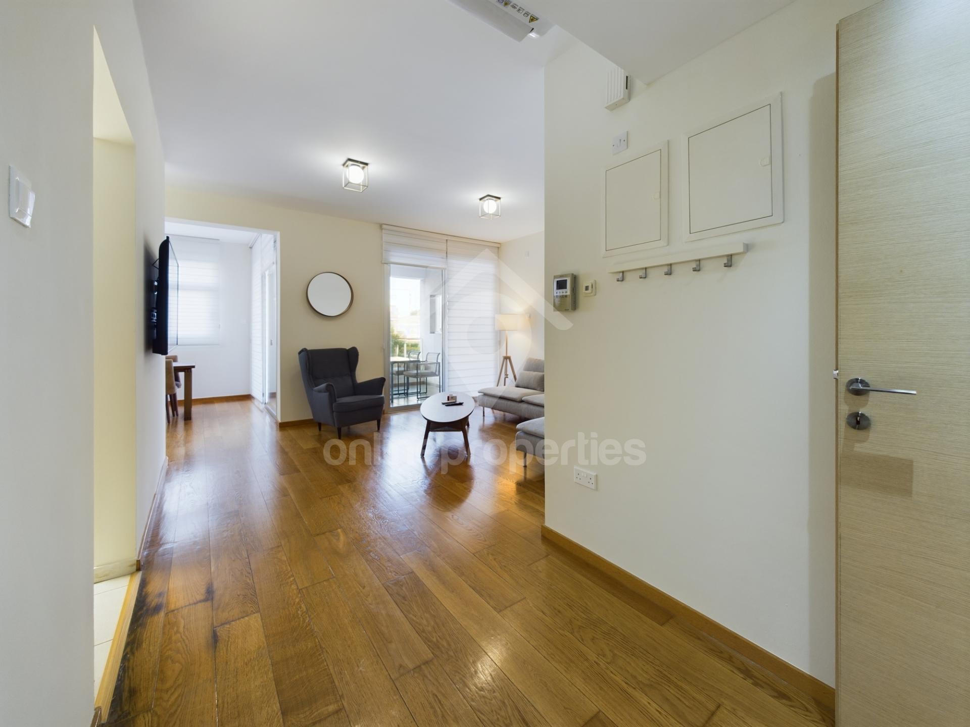 To change image, hover mouse over thumbnails below