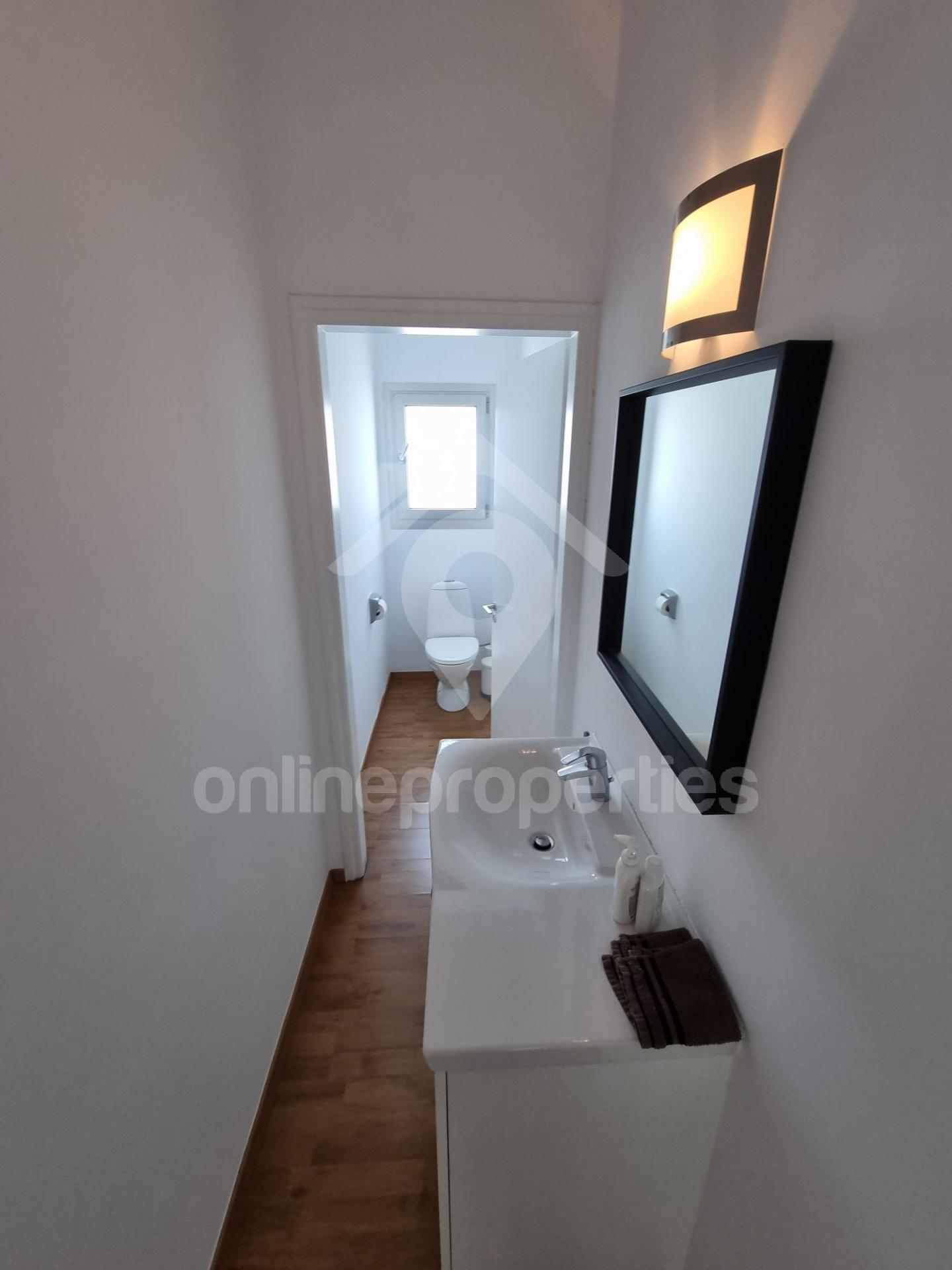 To change image, hover mouse over thumbnails below