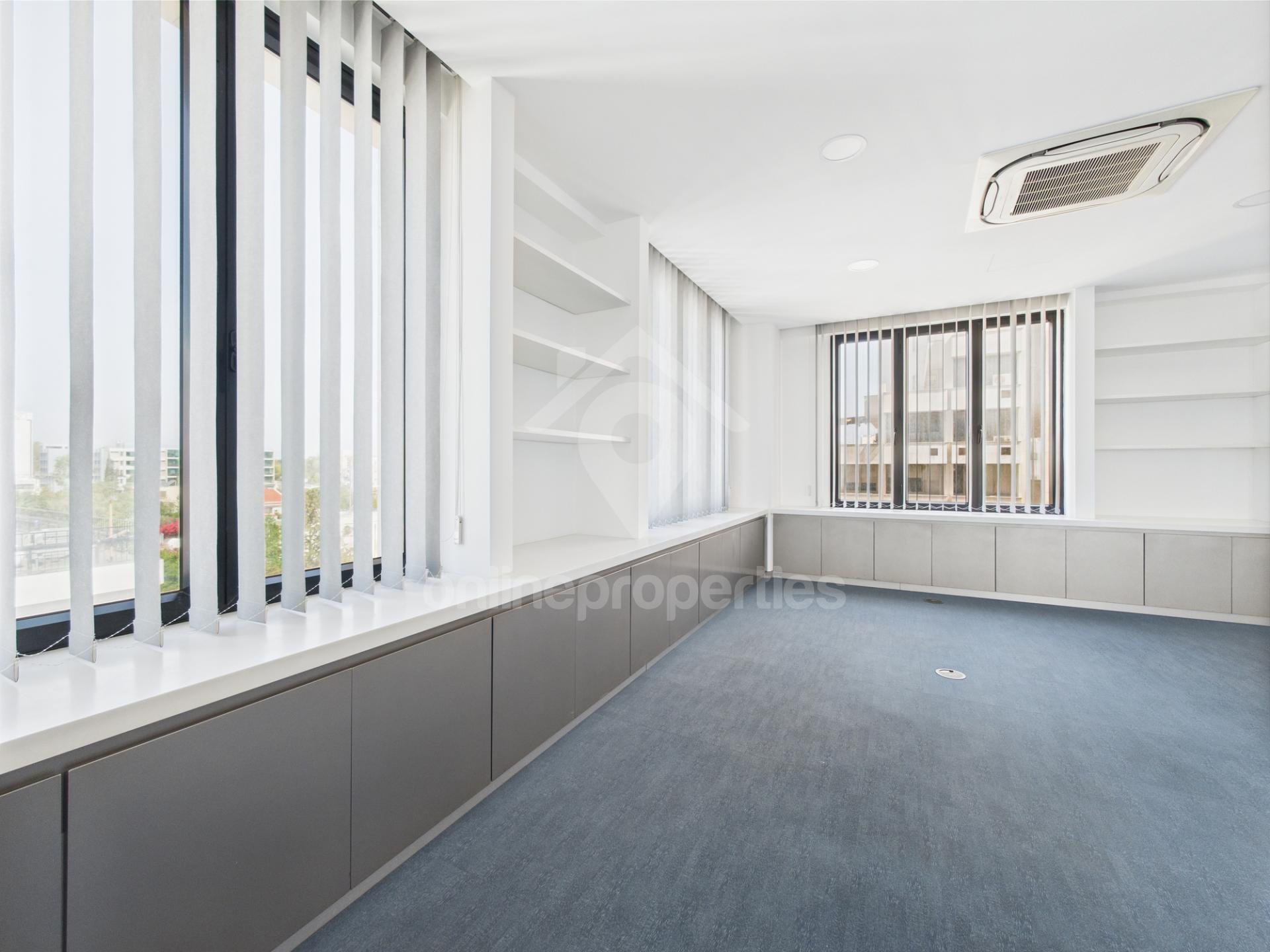 To change image, hover mouse over thumbnails below