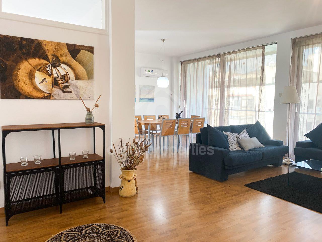 To change image, hover mouse over thumbnails below