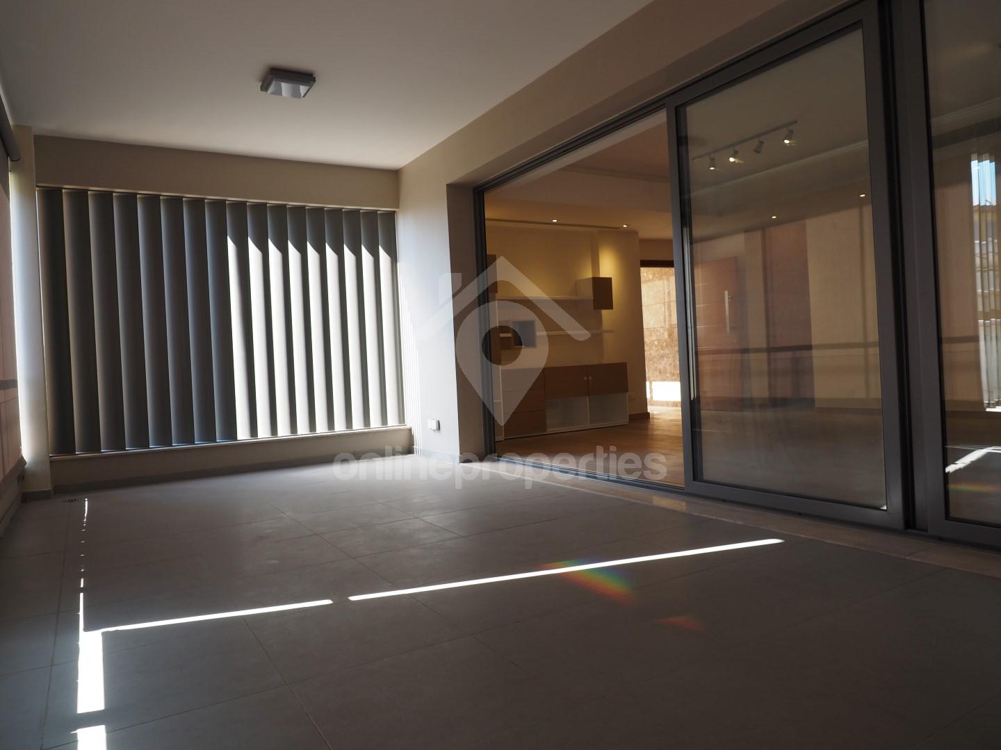 To change image, hover mouse over thumbnails below