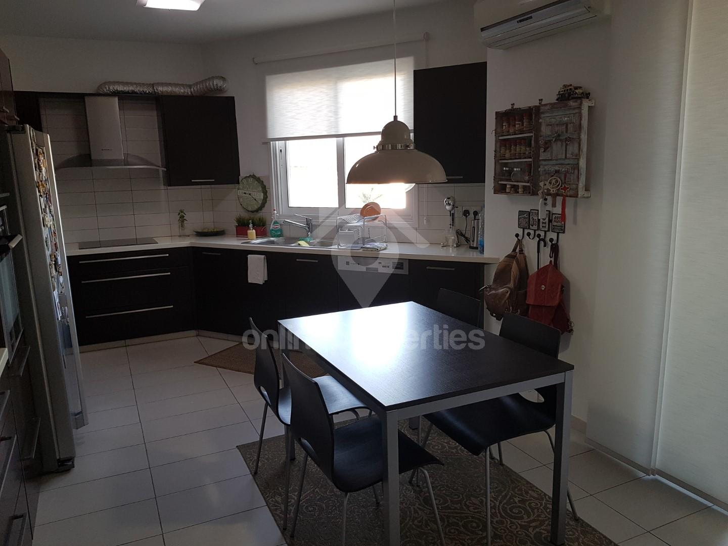 To change image, hover mouse over thumbnails below