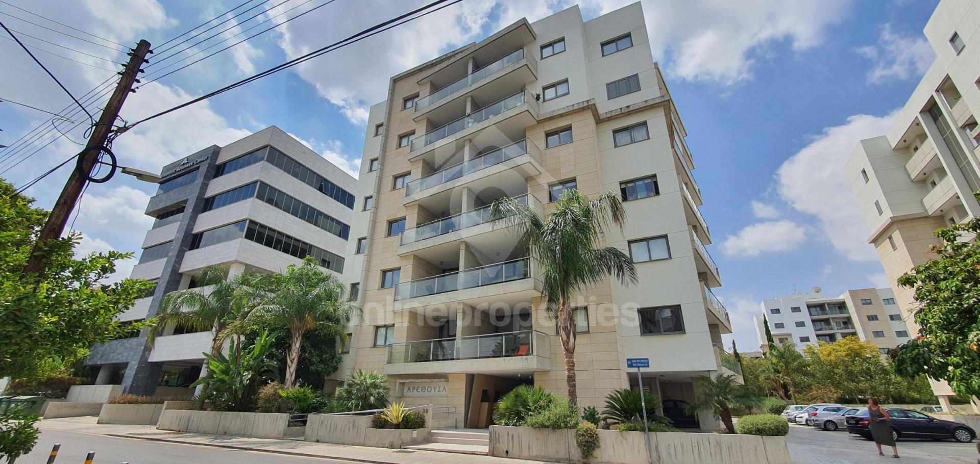 Modern 2-bedroom apartment off Kennedy Ave