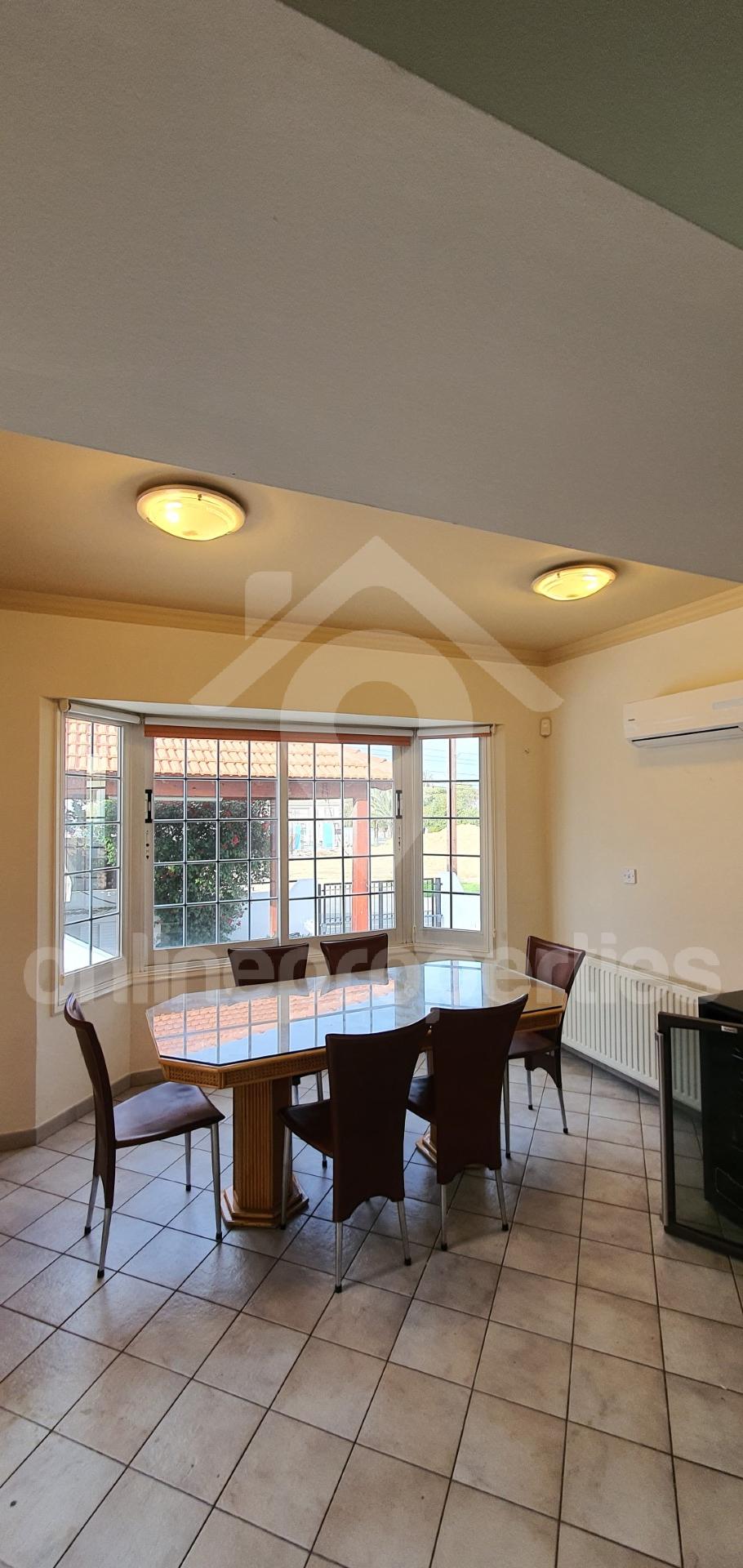 To change image, hover mouse over thumbnails below