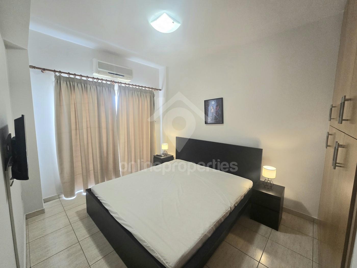 To change image, hover mouse over thumbnails below