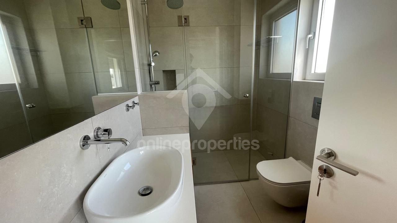 To change image, hover mouse over thumbnails below