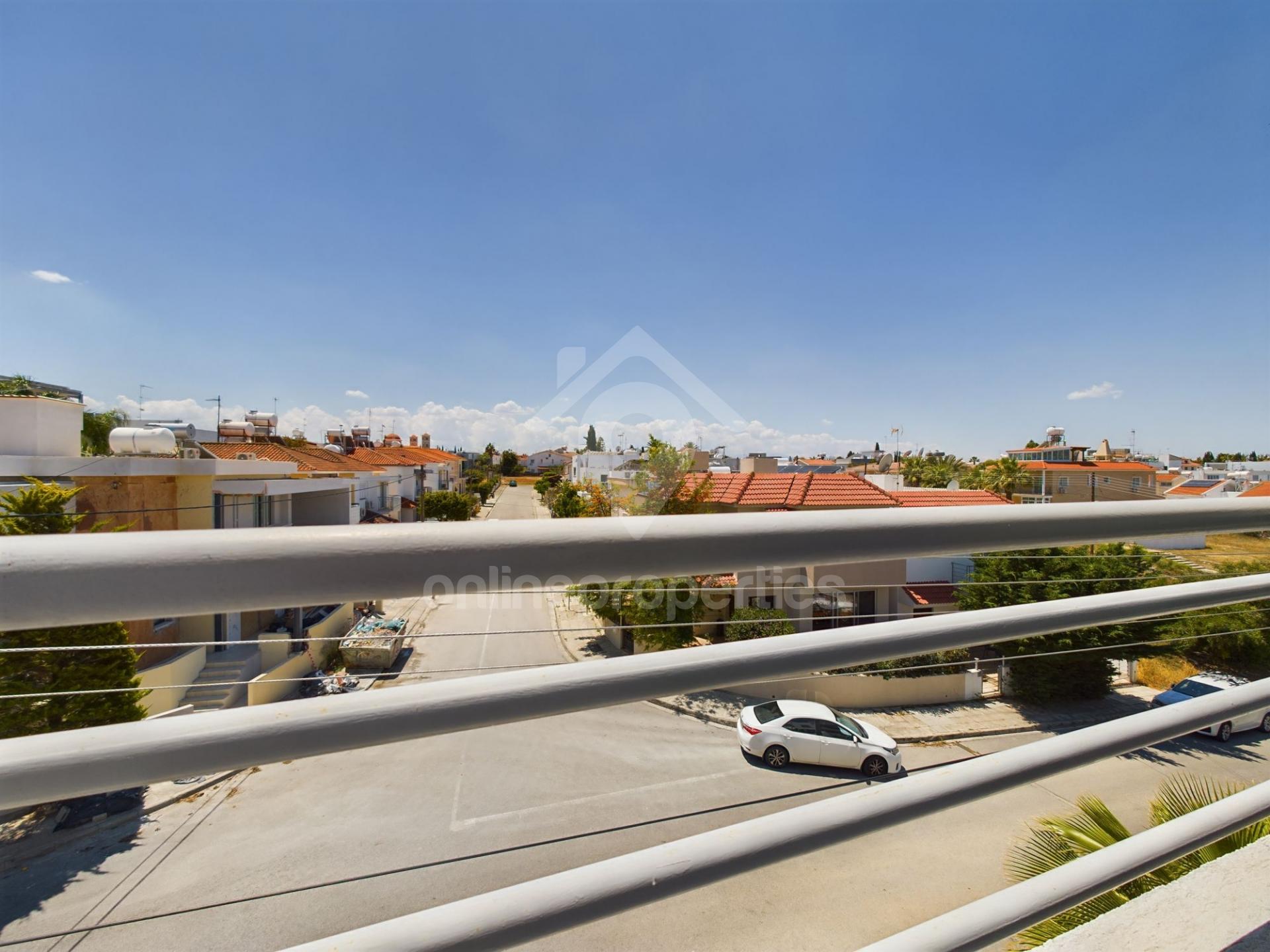 To change image, hover mouse over thumbnails below