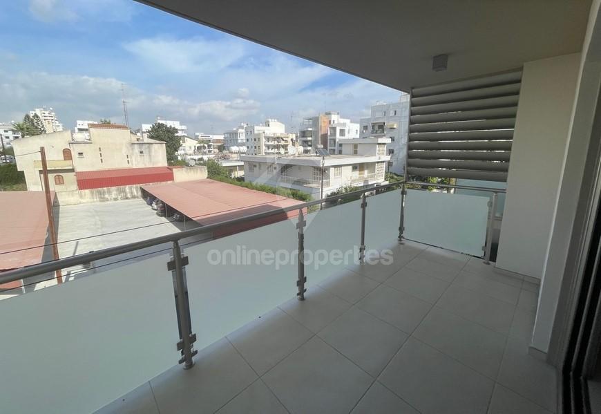 To change image, hover mouse over thumbnails below