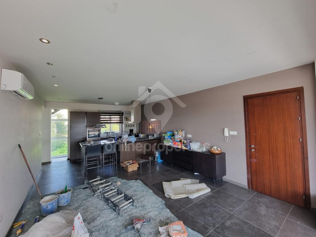 To change image, hover mouse over thumbnails below