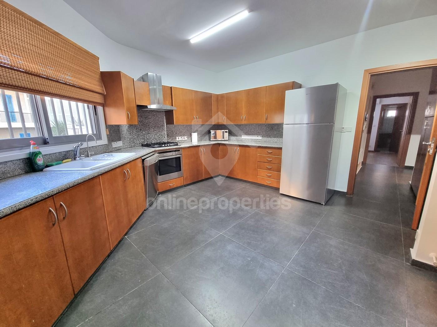 To change image, hover mouse over thumbnails below