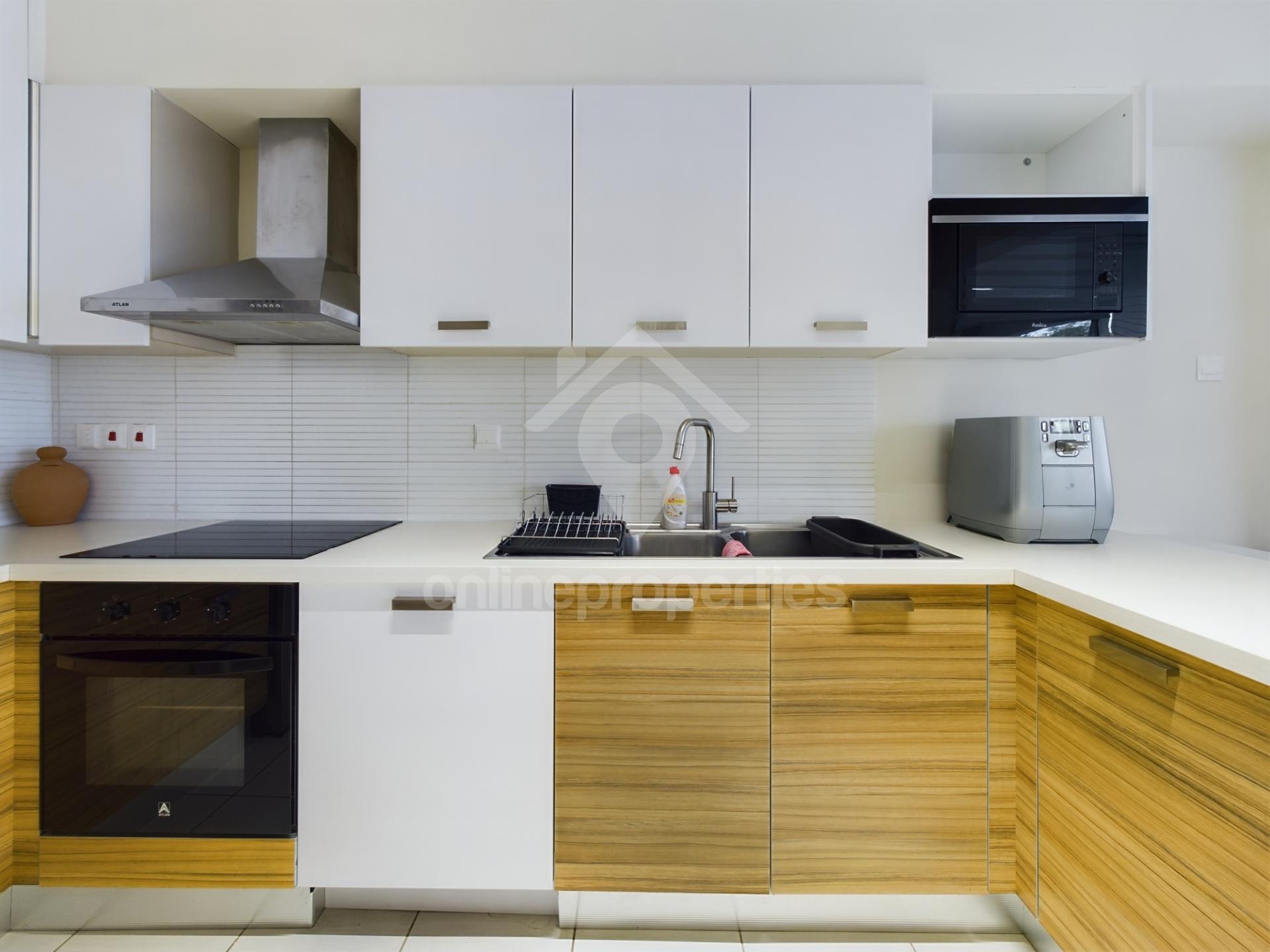 To change image, hover mouse over thumbnails below