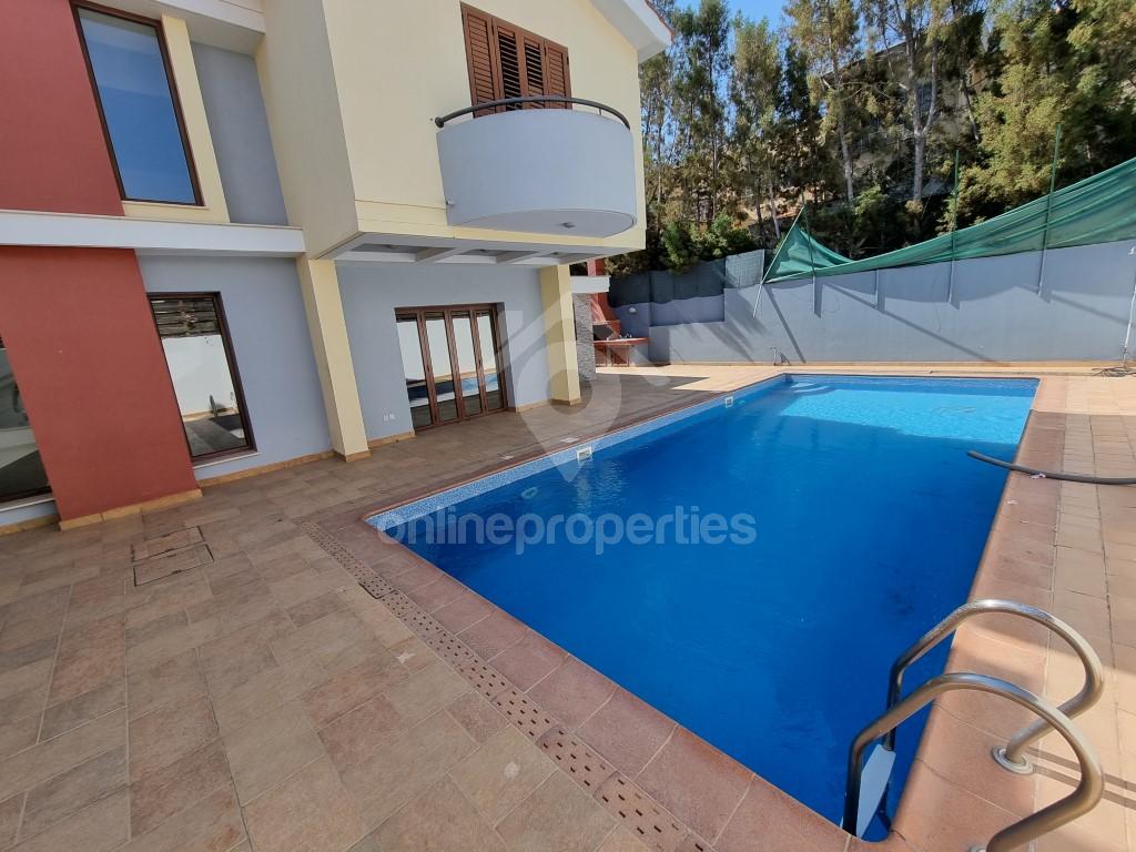 To change image, hover mouse over thumbnails below