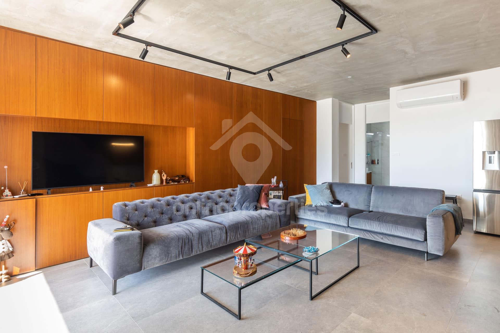 New Modern 3-Bedroom Apartment in an excellent location with photovoltaic system