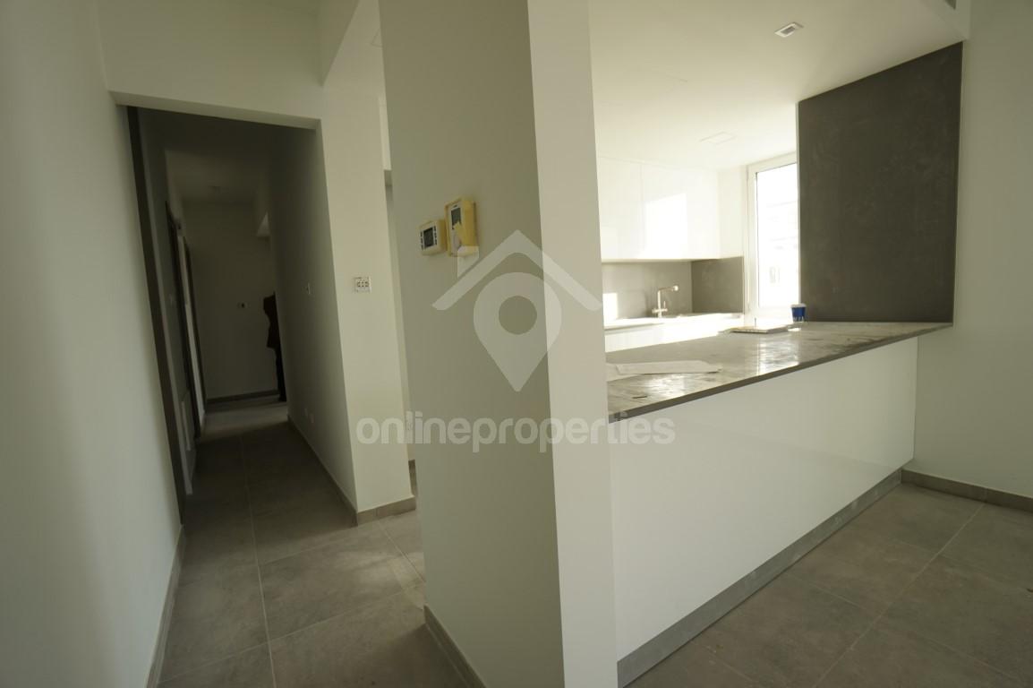 To change image, hover mouse over thumbnails below