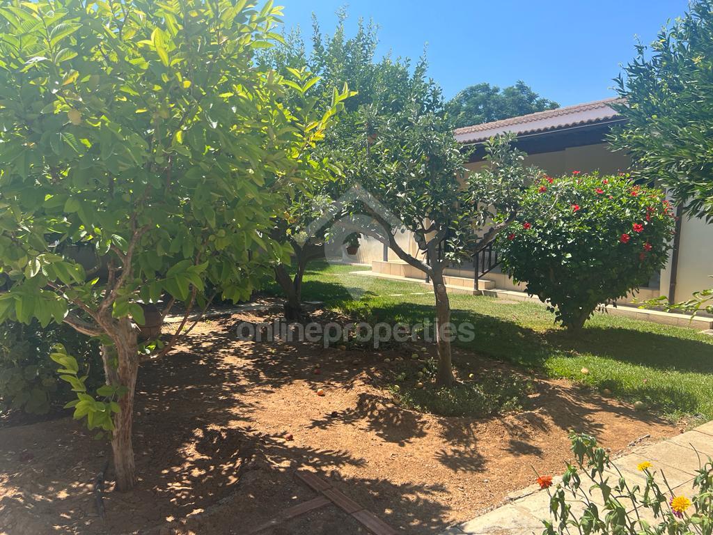 To change image, hover mouse over thumbnails below