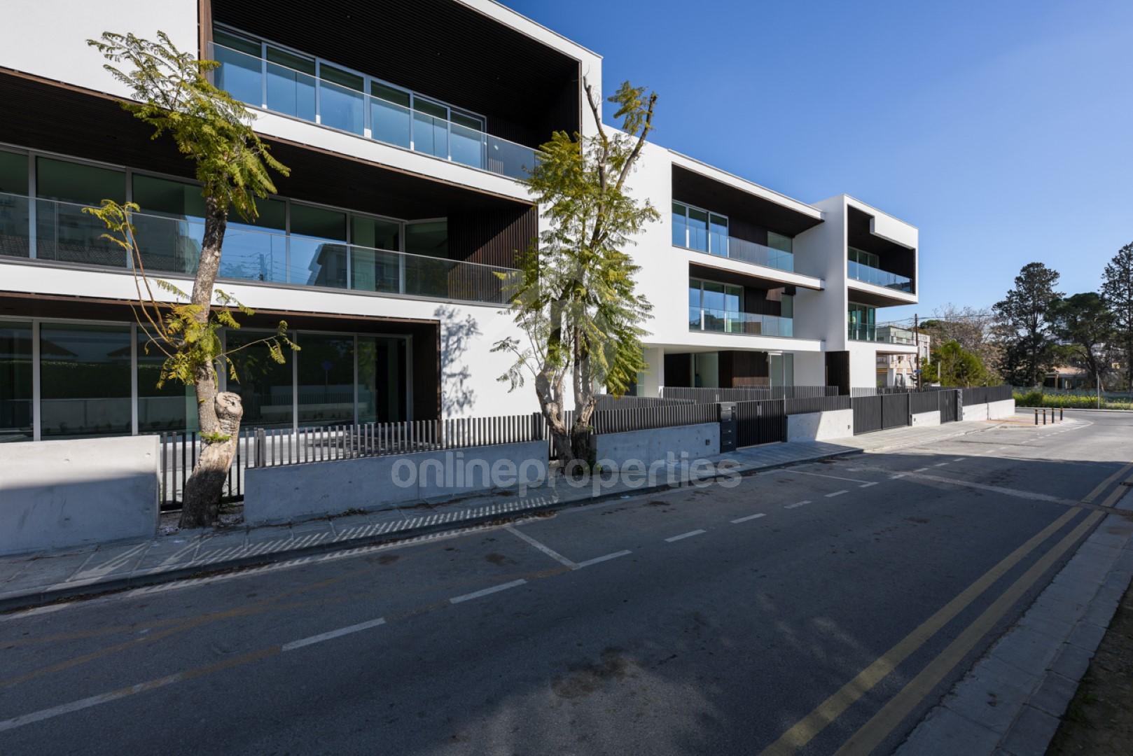 To change image, hover mouse over thumbnails below