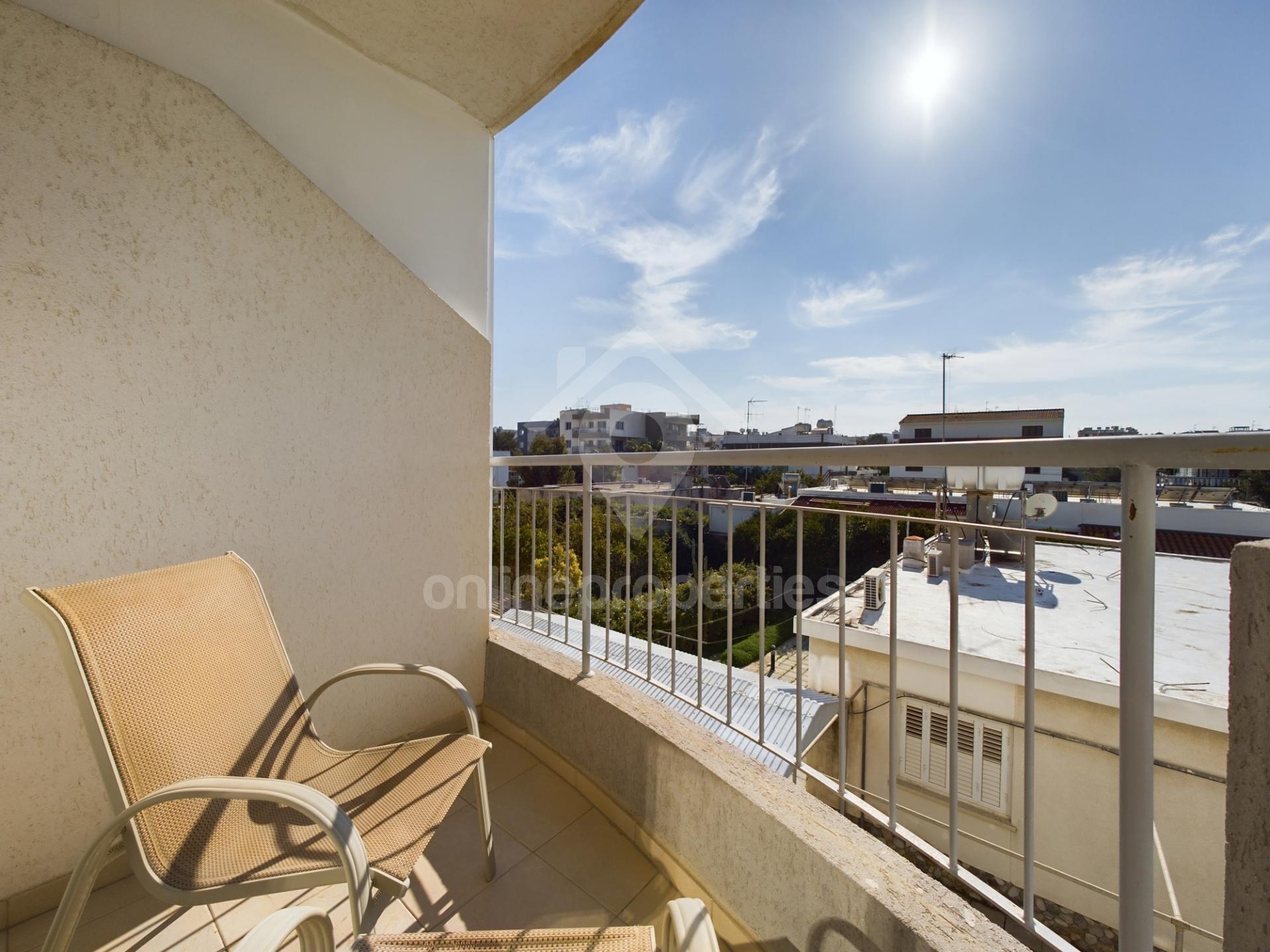 To change image, hover mouse over thumbnails below