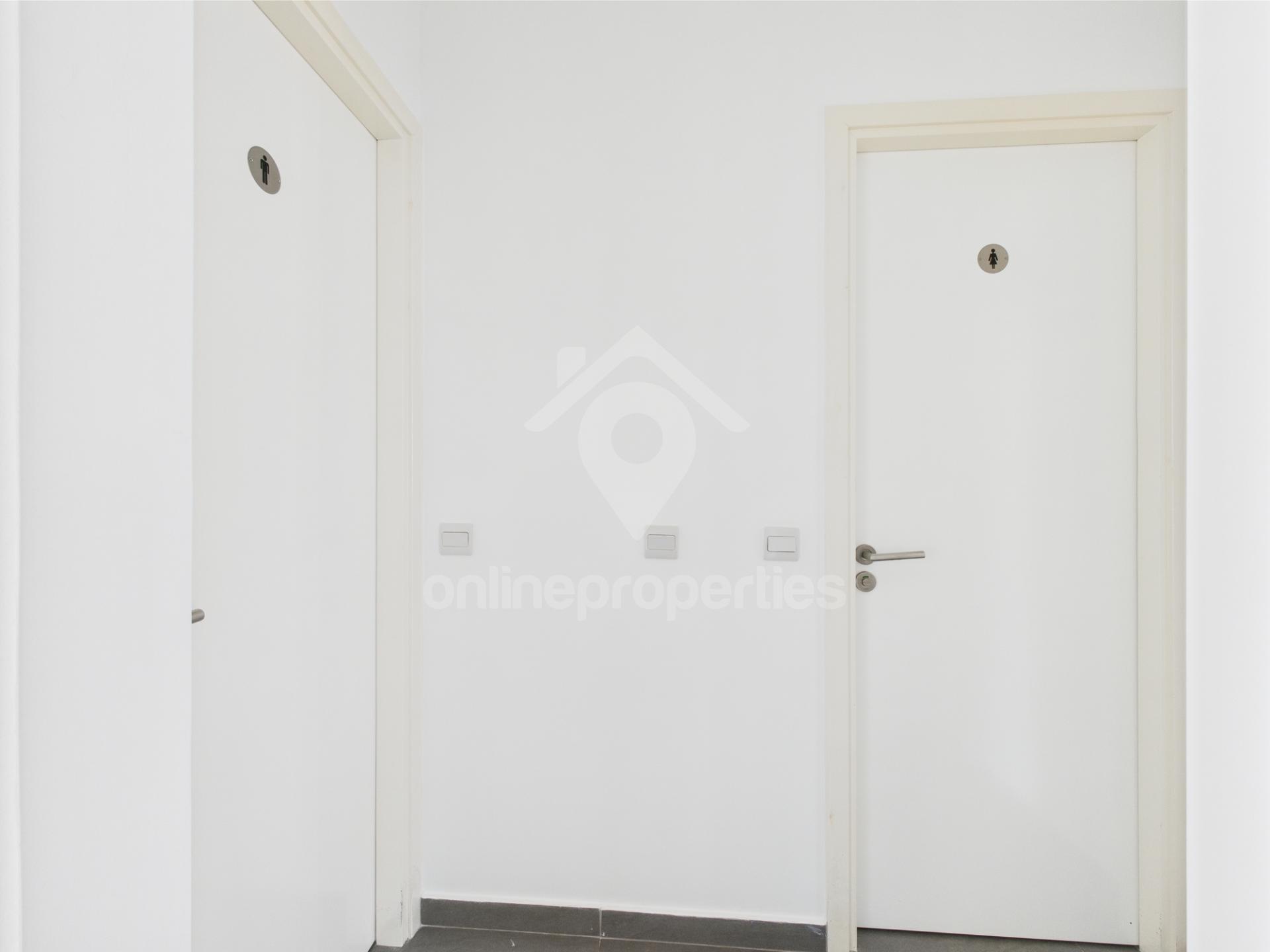 To change image, hover mouse over thumbnails below