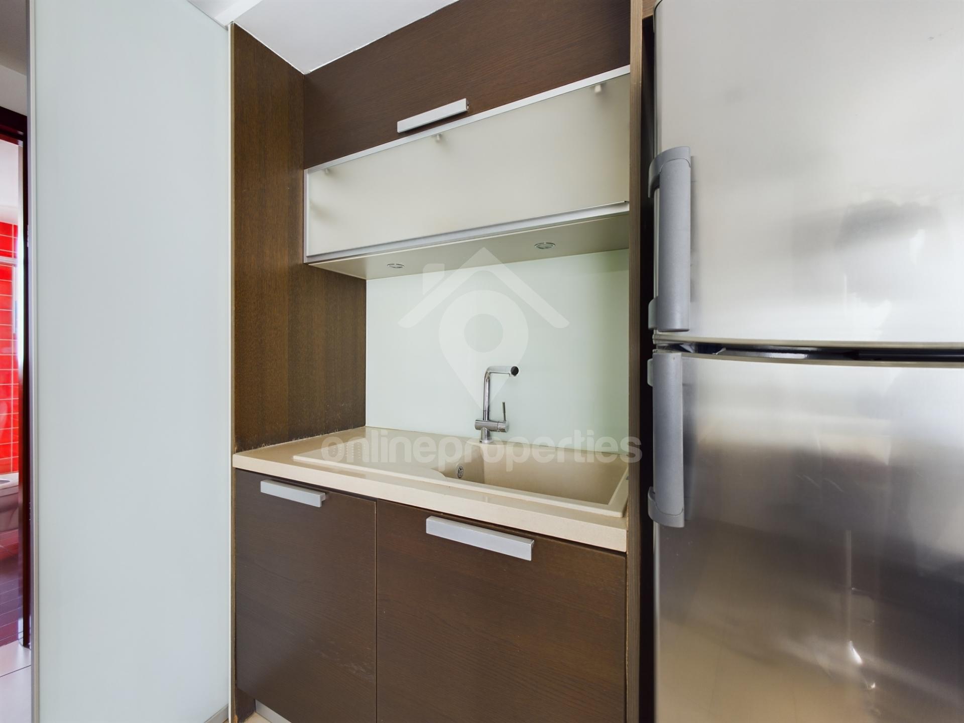 To change image, hover mouse over thumbnails below