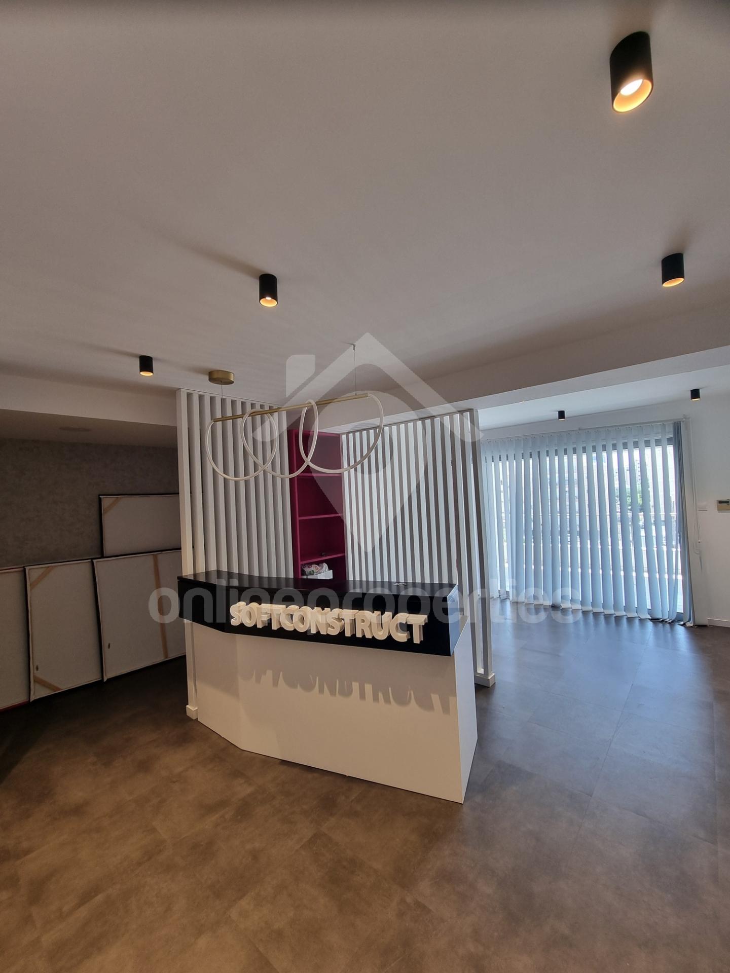 To change image, hover mouse over thumbnails below