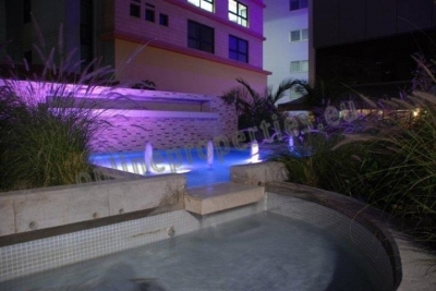 To change image, hover mouse over thumbnails below