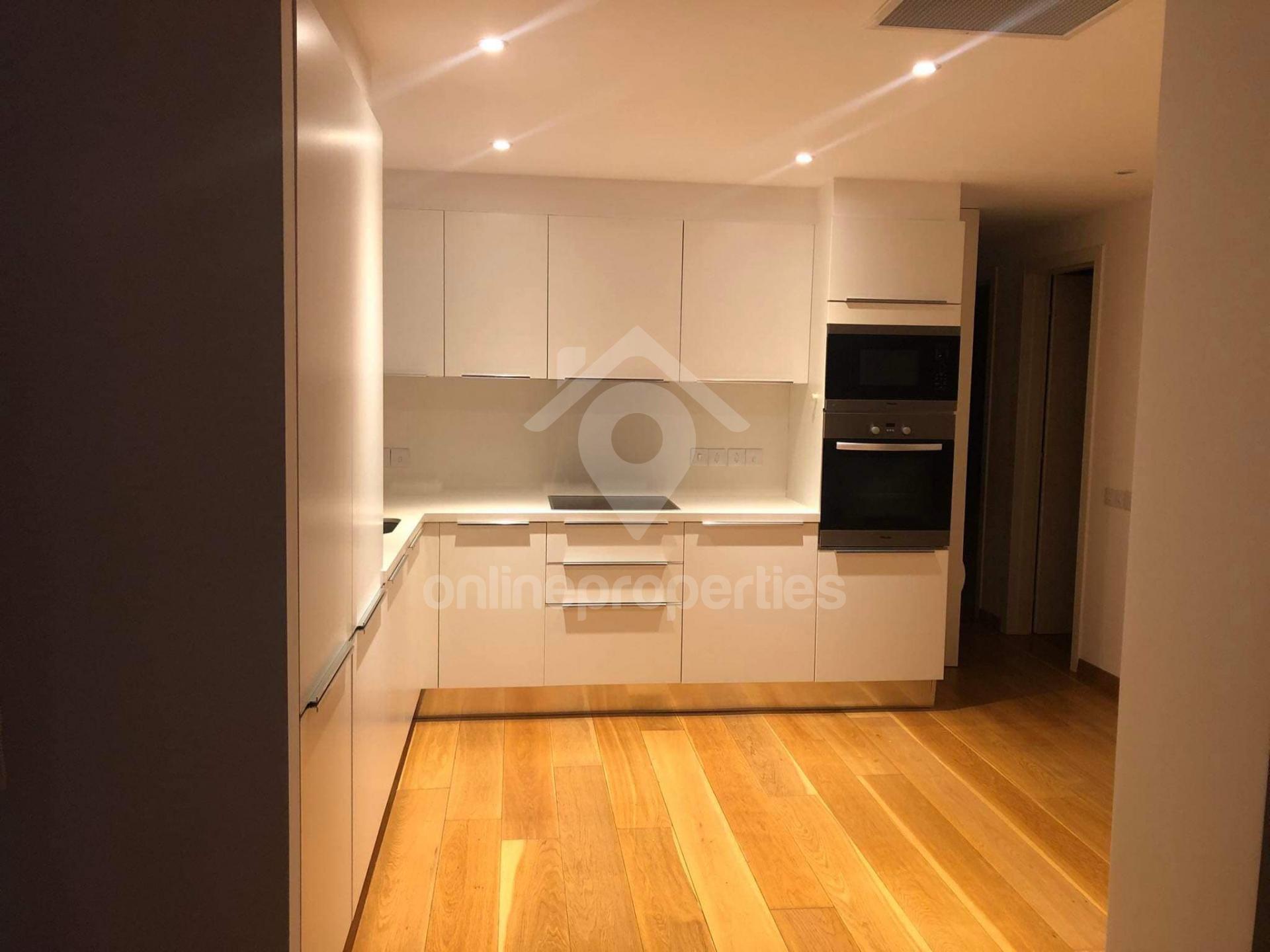 To change image, hover mouse over thumbnails below