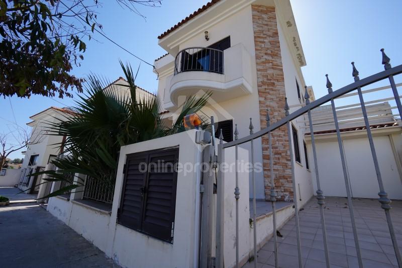 4 Bedroom House with swimming pool