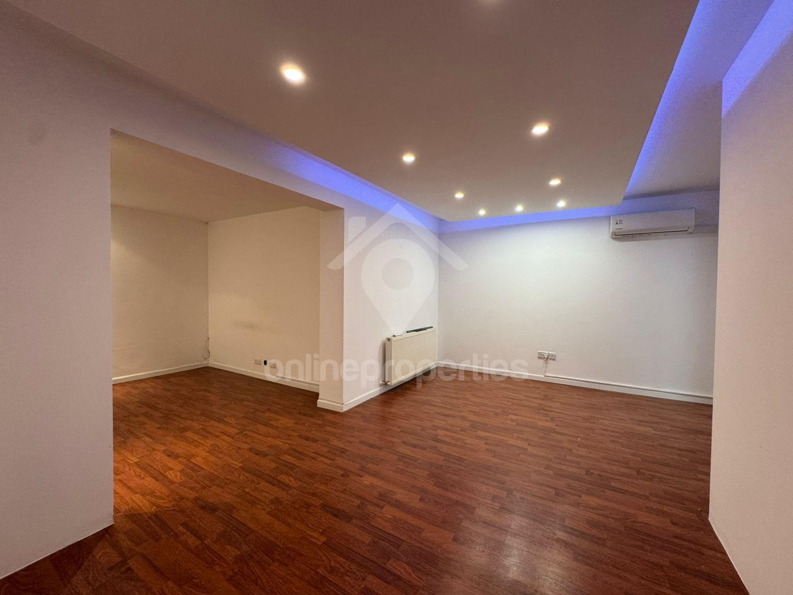 To change image, hover mouse over thumbnails below