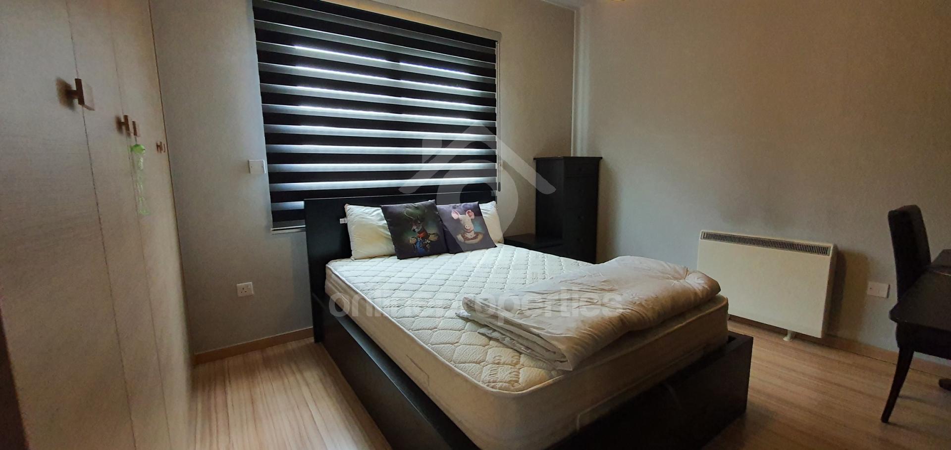 To change image, hover mouse over thumbnails below