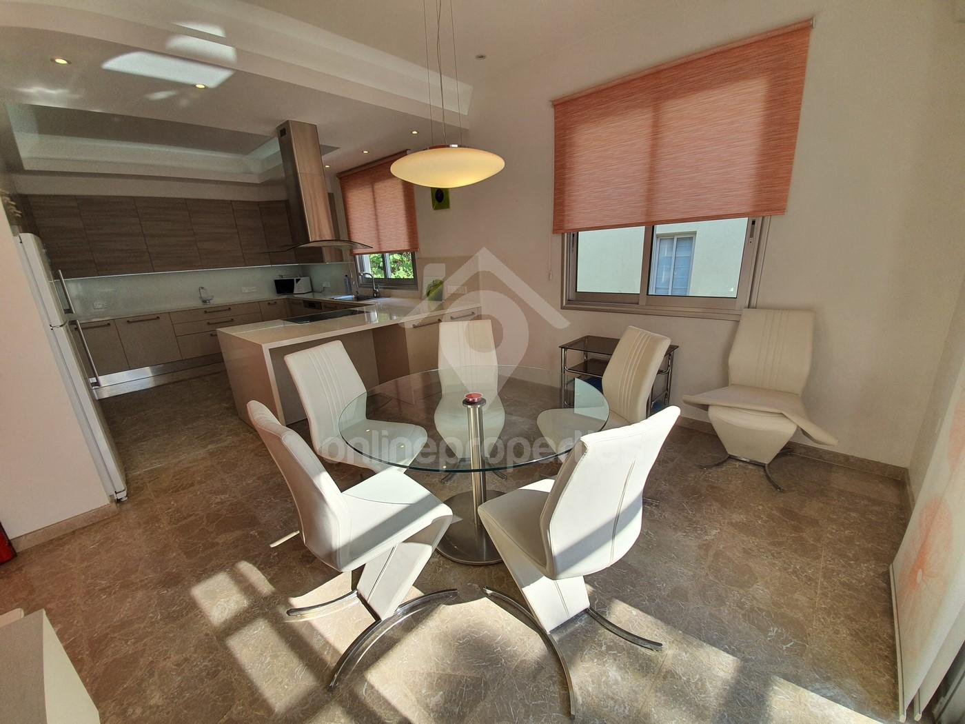 To change image, hover mouse over thumbnails below