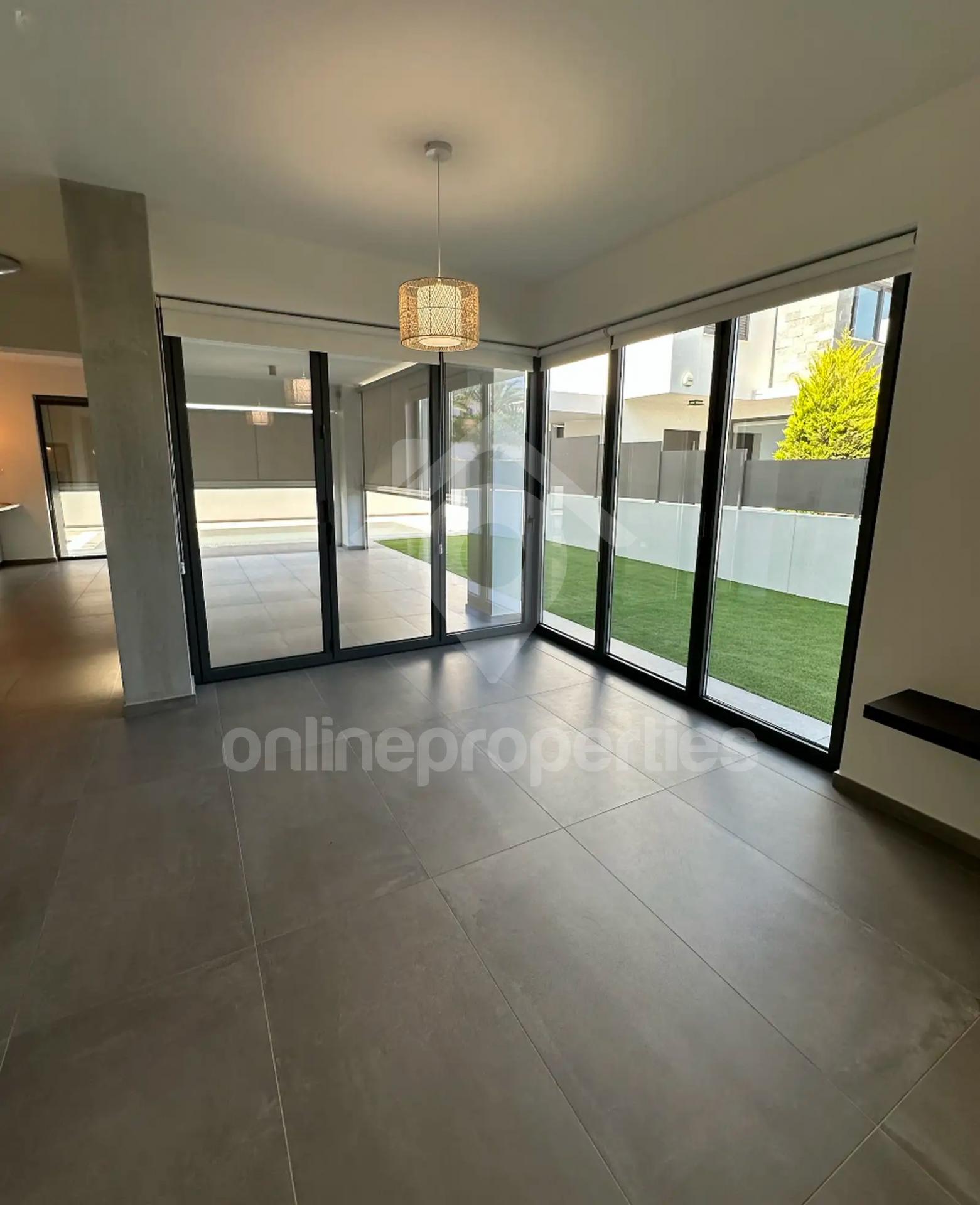 To change image, hover mouse over thumbnails below