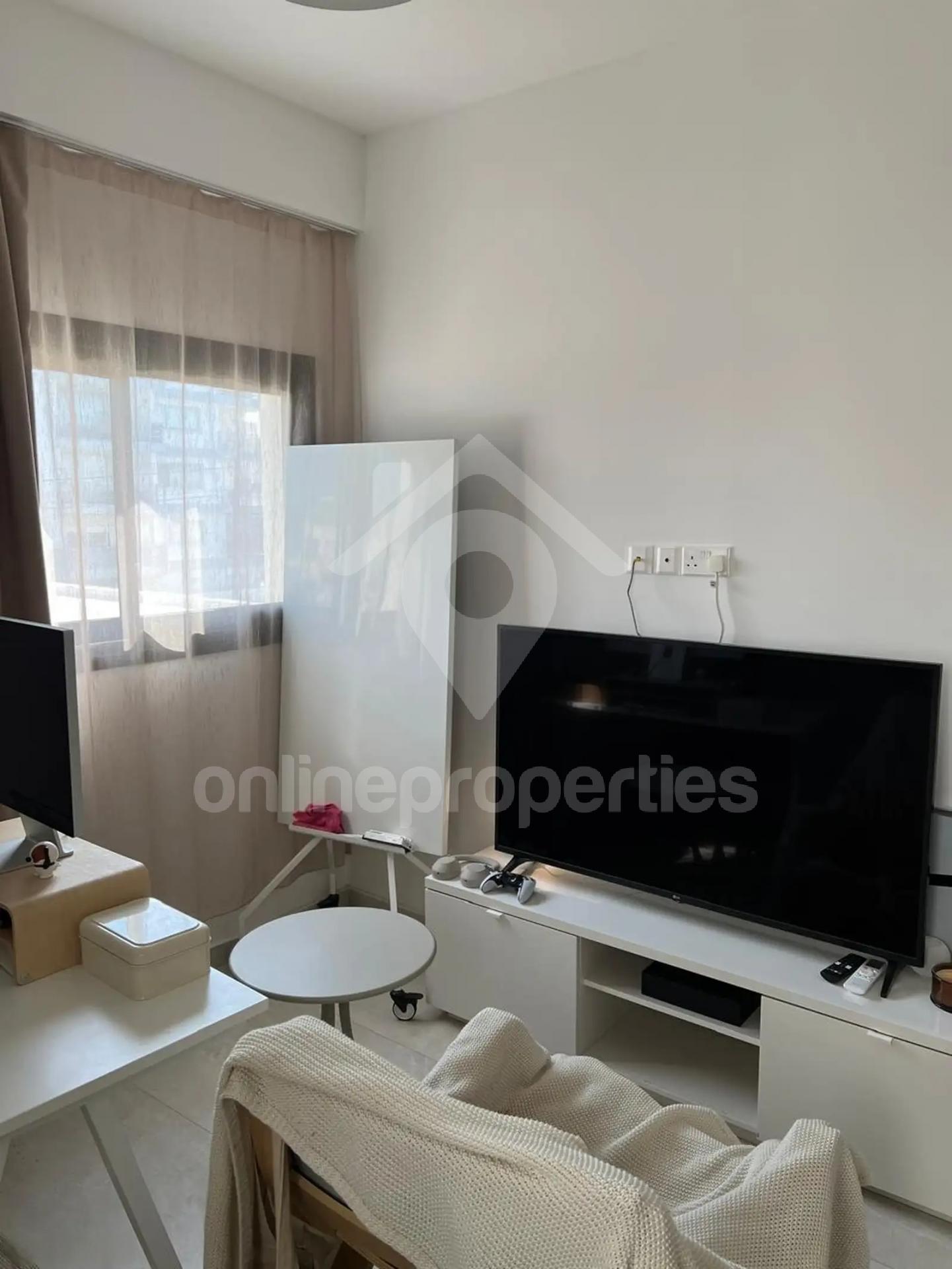 To change image, hover mouse over thumbnails below